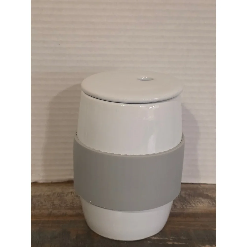 Pampered Chef White Ceramic Garlic Keeper Vented Lid Gray‎ Silicone Sleeve 19C
